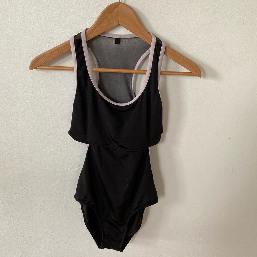 Black leo with violet trim